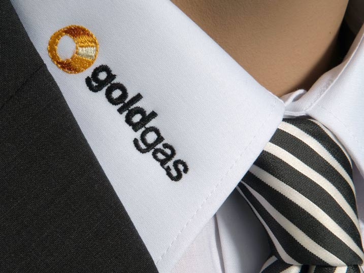 Mit eigenem Logo bestickte Mode von Fashion for Business - Projekt Goldgas